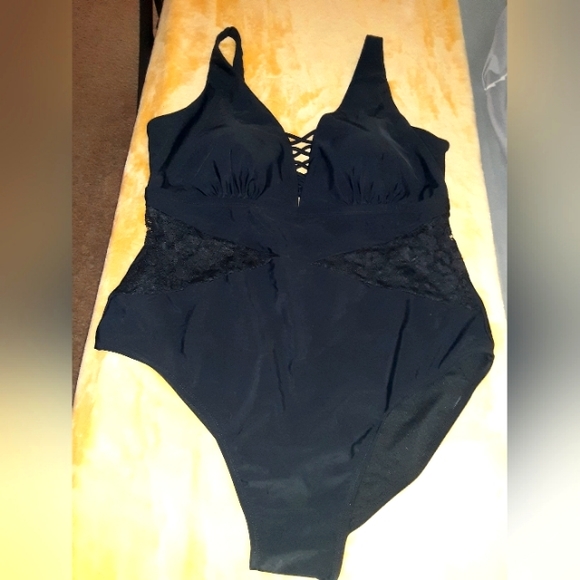 Terra & Sky Other - Womens plus size 2X, Terra Sky one piece swimsuit